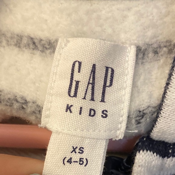 Girls Gap kids sweatshirt - Picture 2 of 2